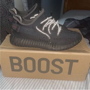 Yeezy Boost Black 350 V2